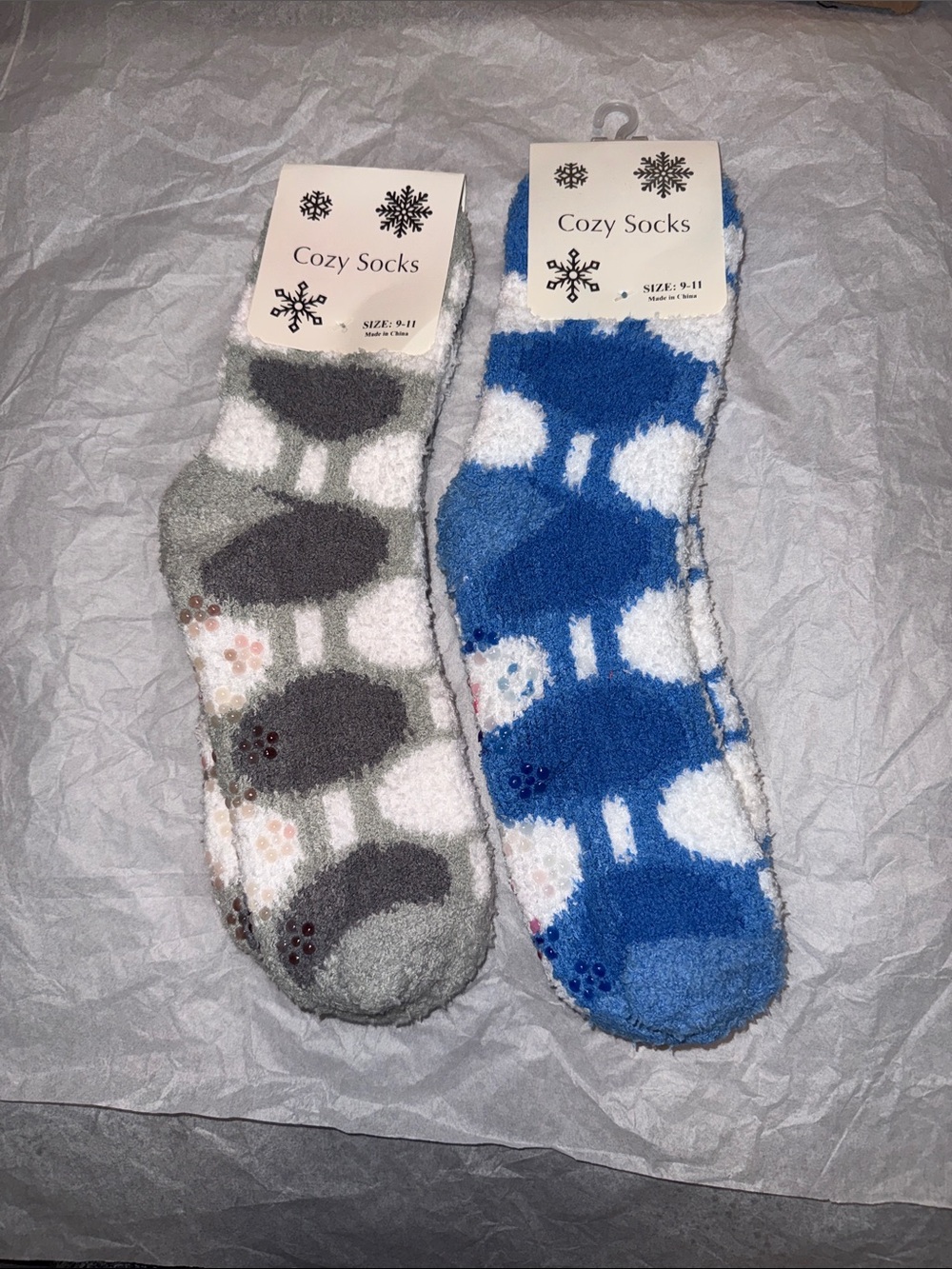 Womenโs Cozy No Slip Socks 2 Pair